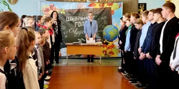 Торжественная линейка, посвящённая окончанию третьей четверти