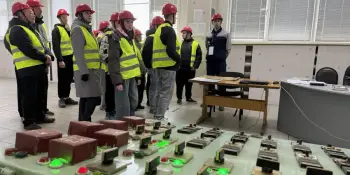 Обычная школьная экскурсия или первый шаг к серьезной карьере?